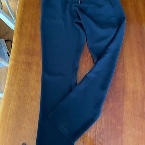 On the fly woven pants. Great for working and lounging. Small amount of pilling